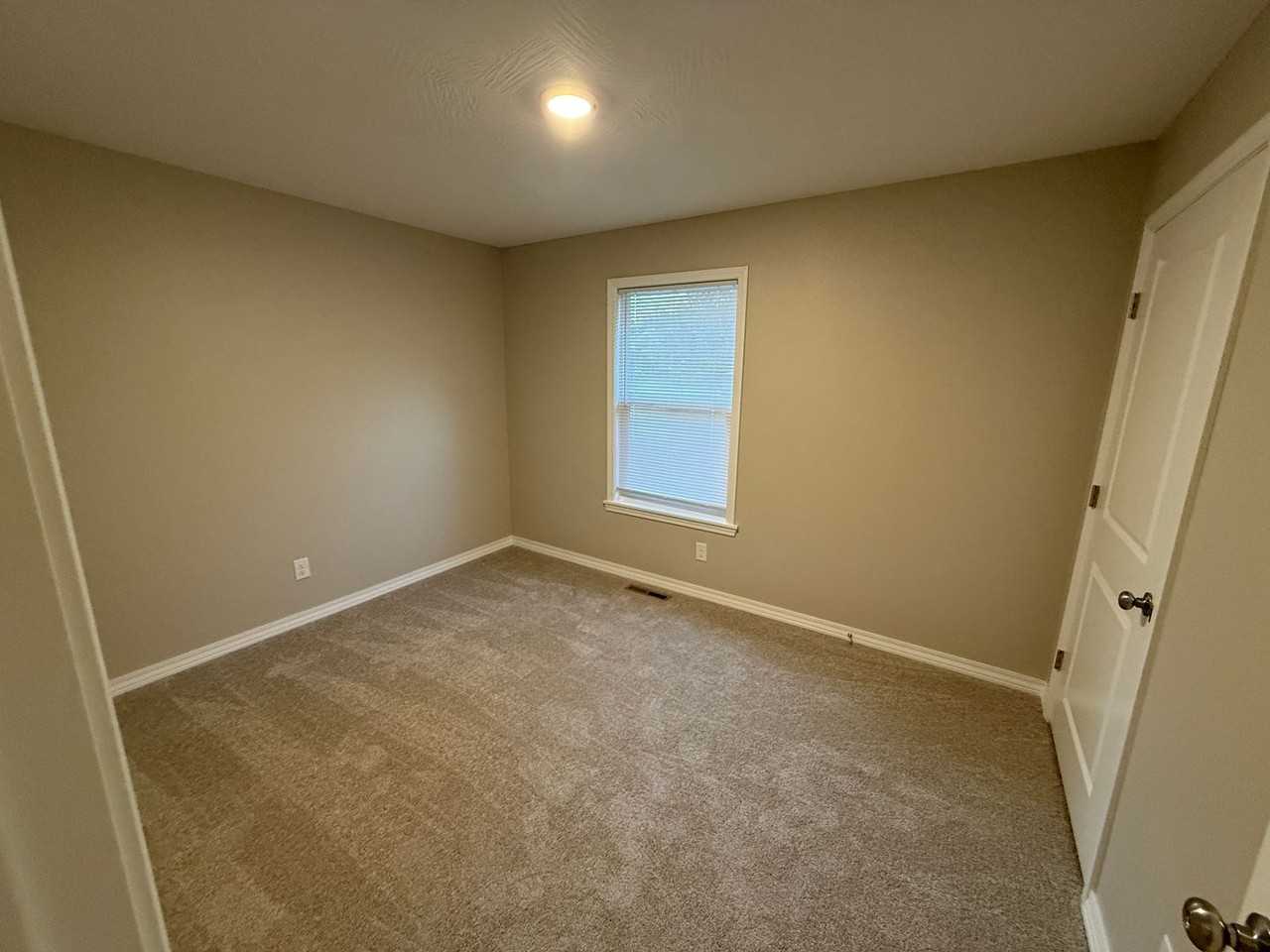 607 Aspen Dr - Photo 4 of 12