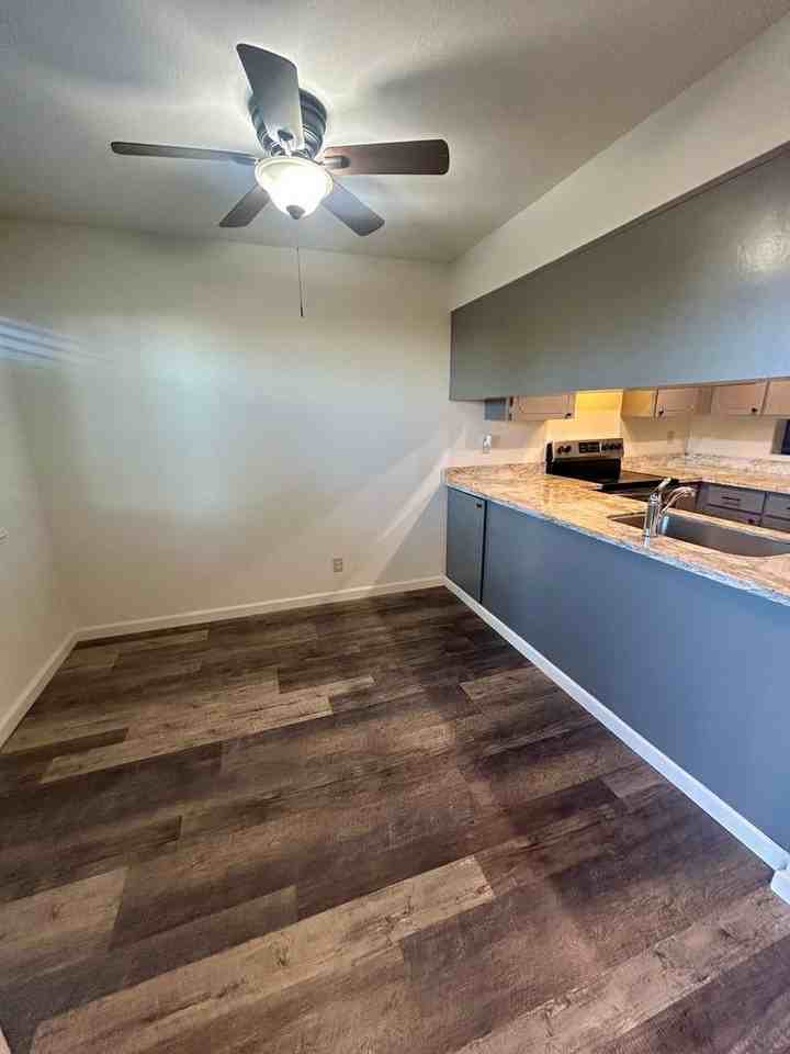 14725 Doolittle Dr - Photo 3 of 26