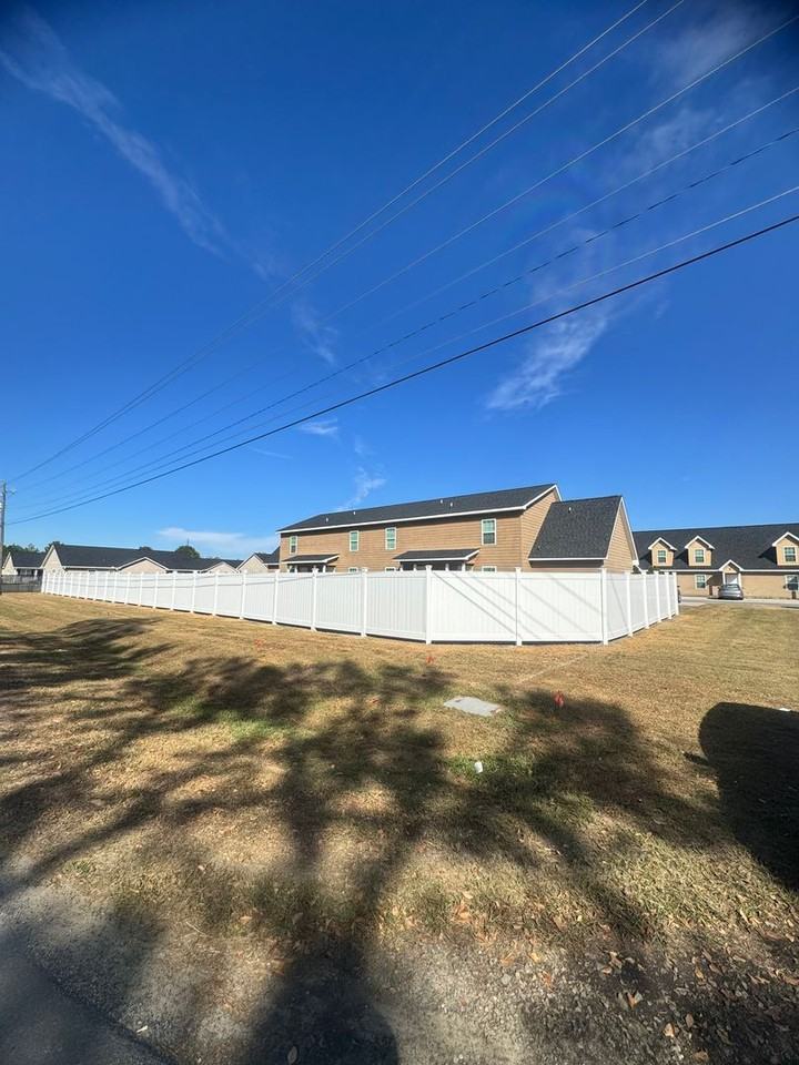 900 Maple Dr - Photo 2 of 10