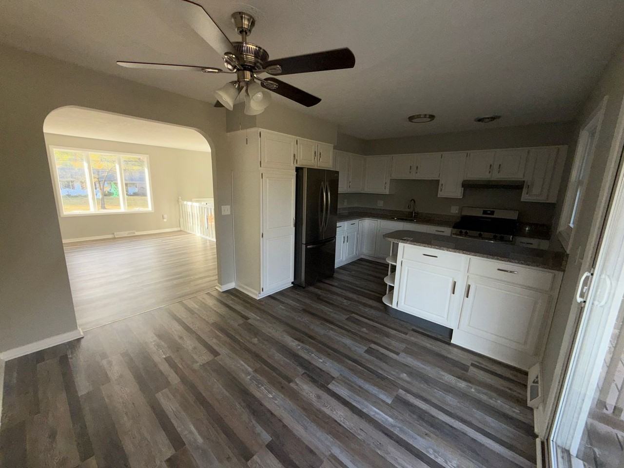 1273 Spruce Tree Ln - Photo 2 of 9