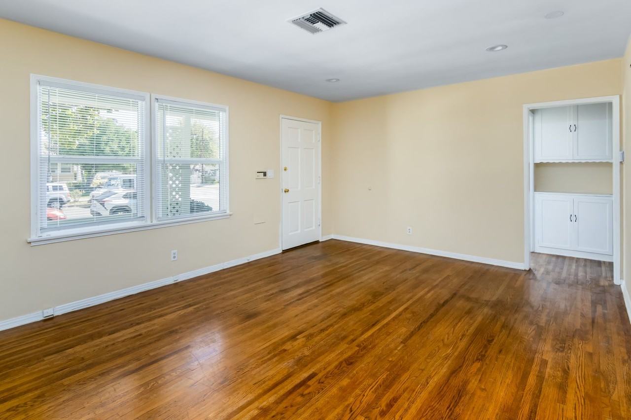 8801 Chimineas Ave - Photo 3 of 21