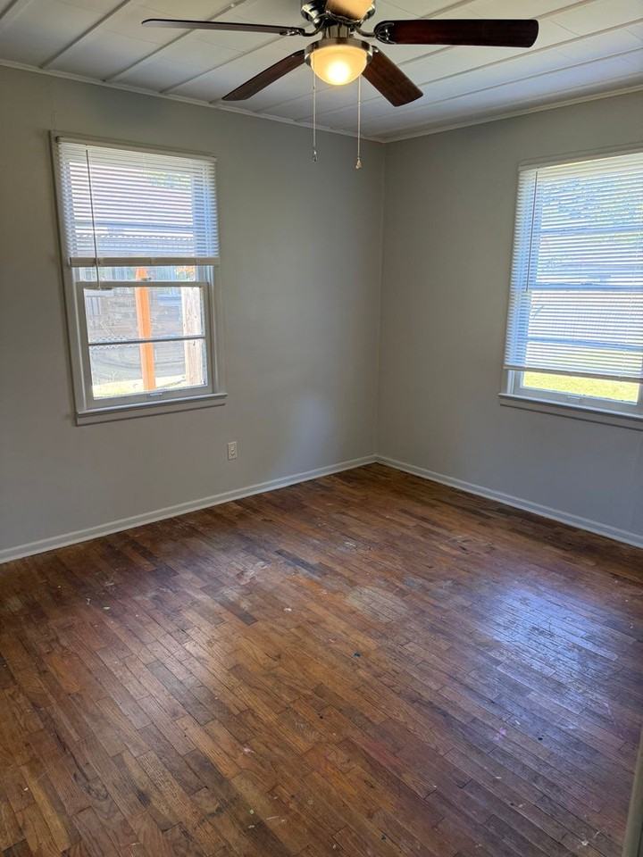 1114 N 3rd St - Photo 2 of 10