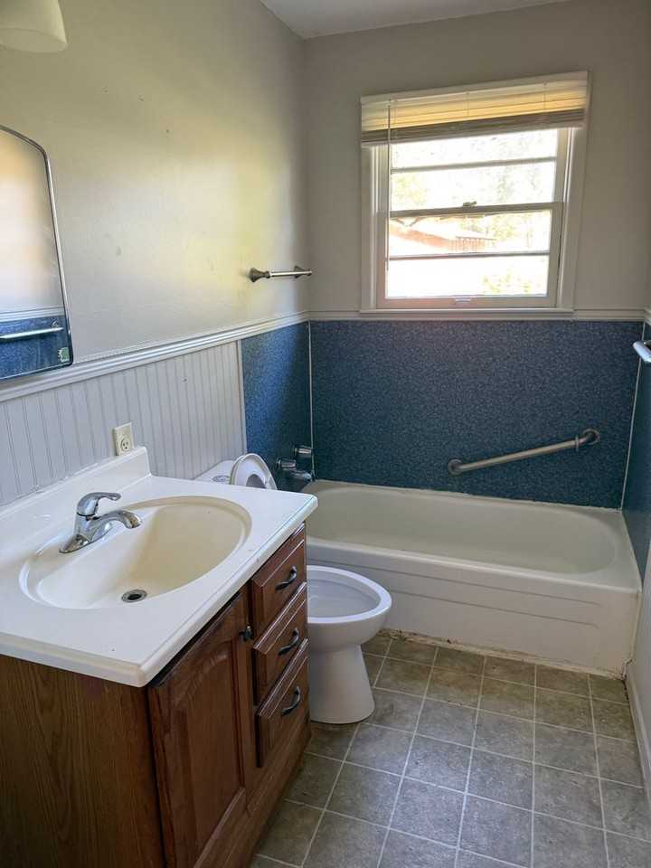 1114 N 3rd St - Photo 3 of 10