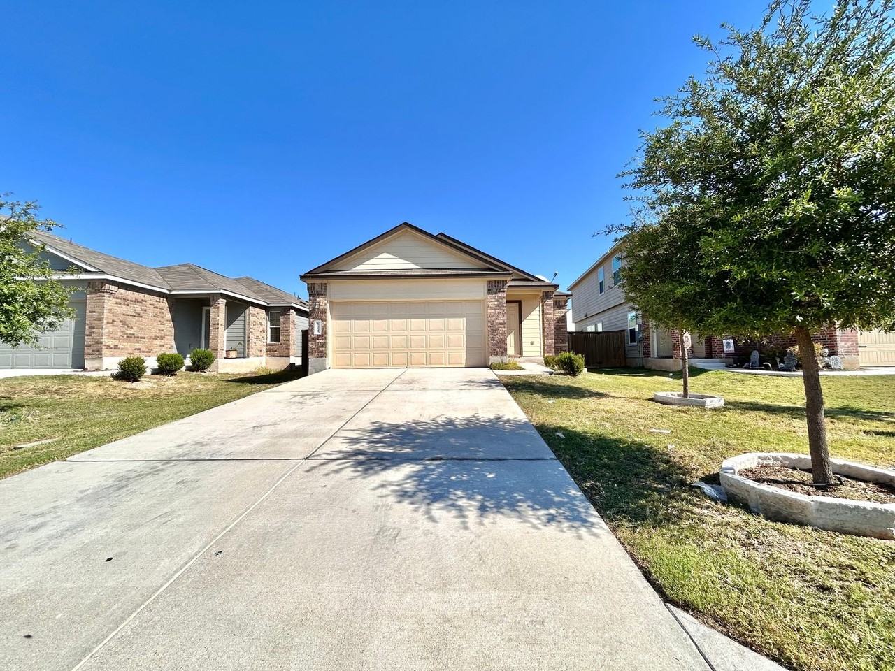 124 Bronco Billy Dr - Photo 4 of 33