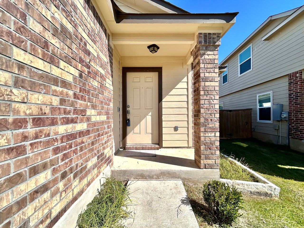 124 Bronco Billy Dr - Photo 6 of 33