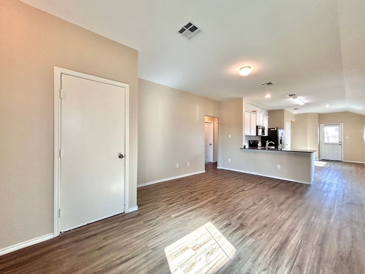 124 Bronco Billy Dr - Photo 7 of 33