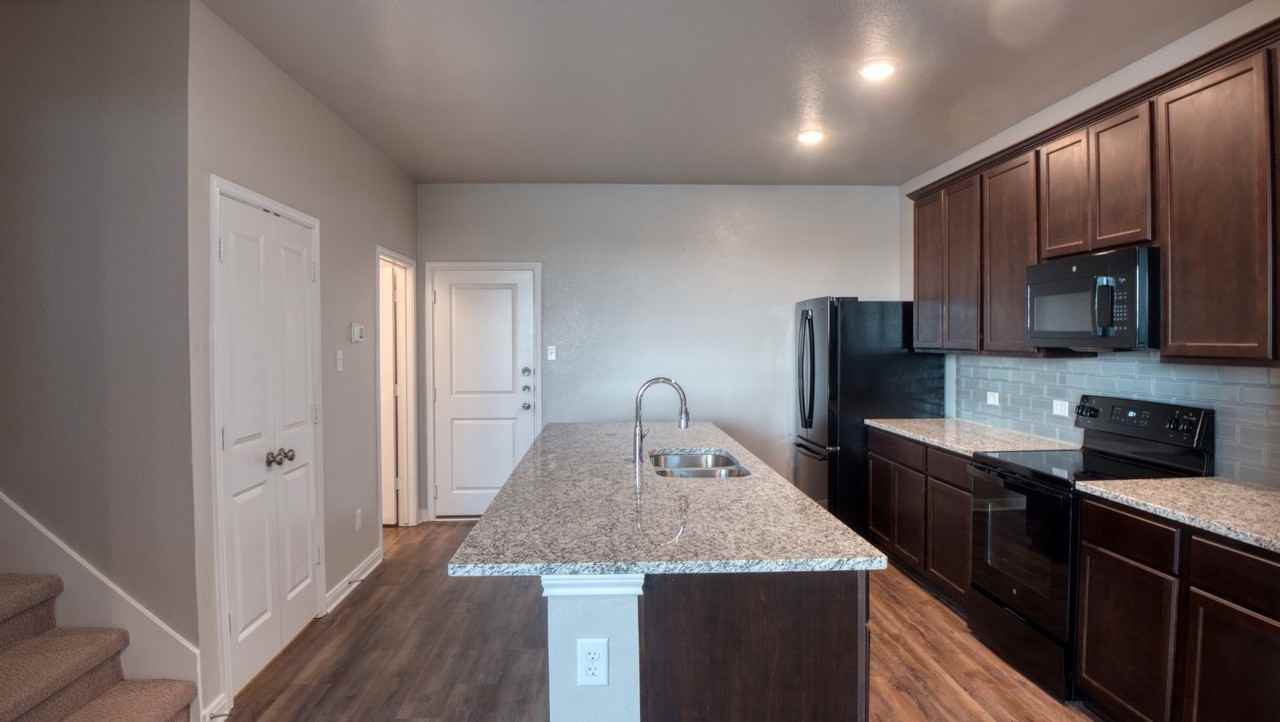 1622 Lummus Dr - Photo 6 of 29