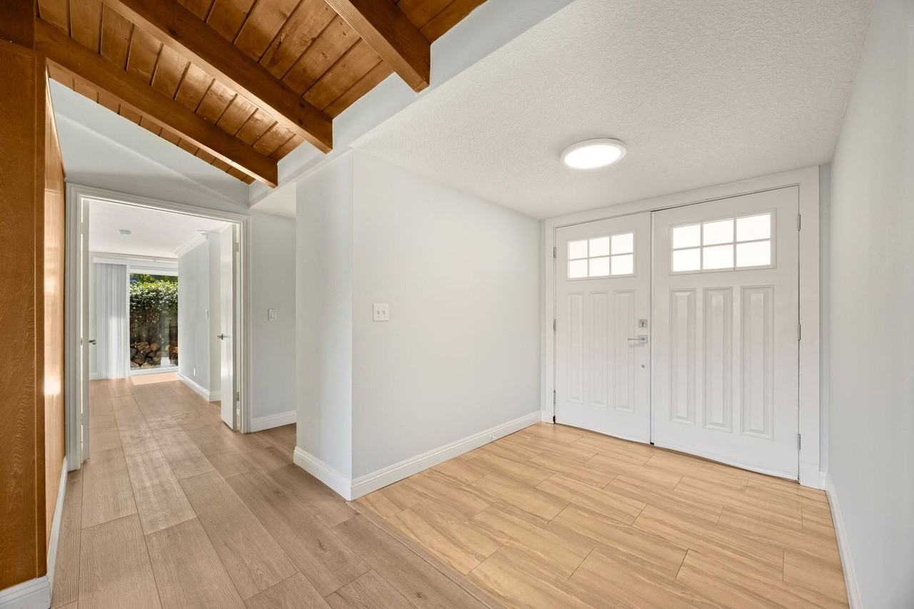 1017 La Senda Dr - Photo 3 of 29