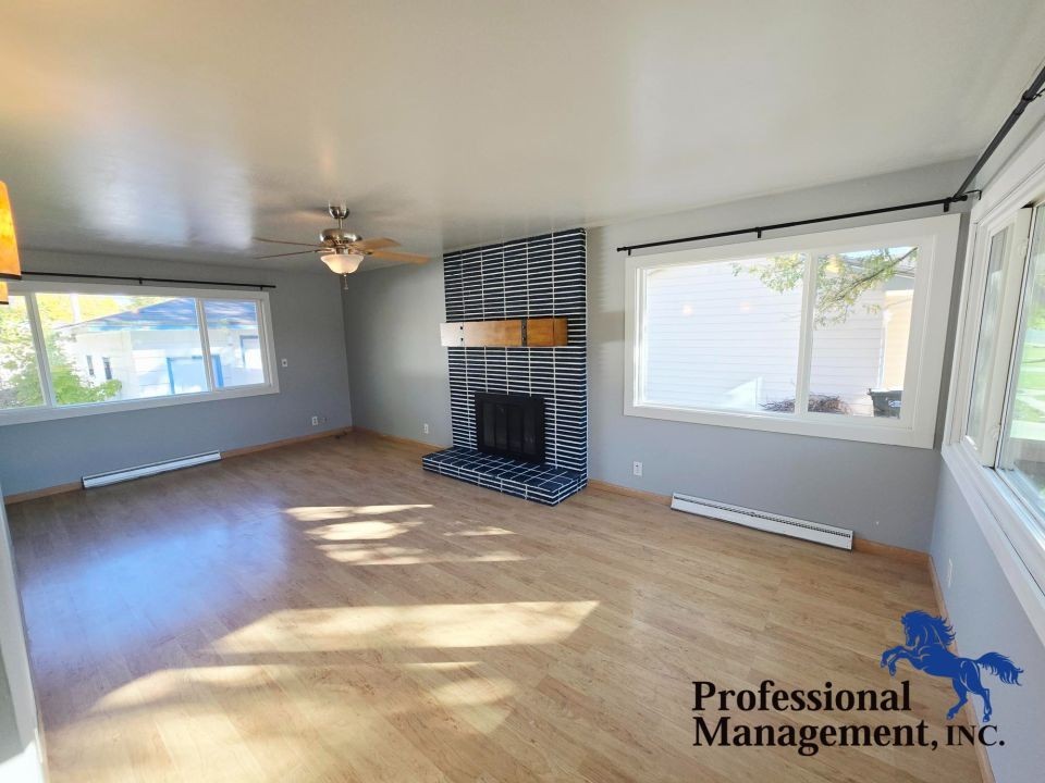 2601 Broadwater Ave - Photo 2 of 10