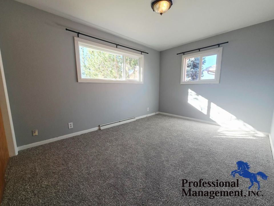 2601 Broadwater Ave - Photo 4 of 10
