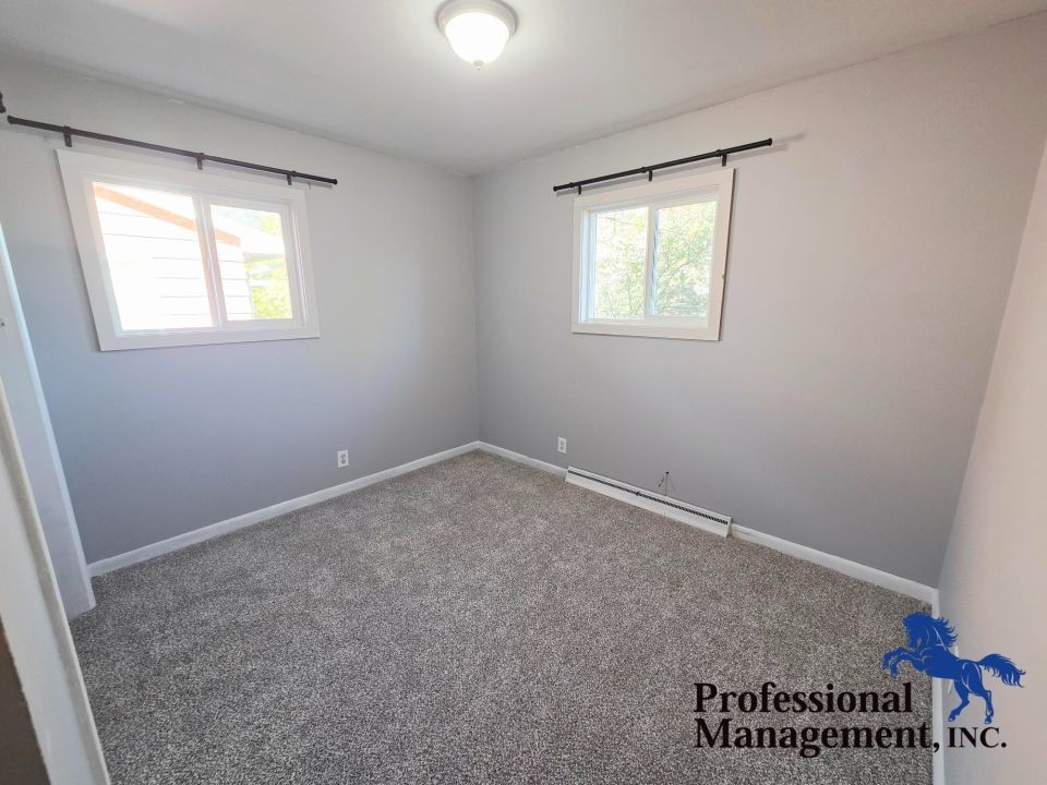 2601 Broadwater Ave - Photo 6 of 10