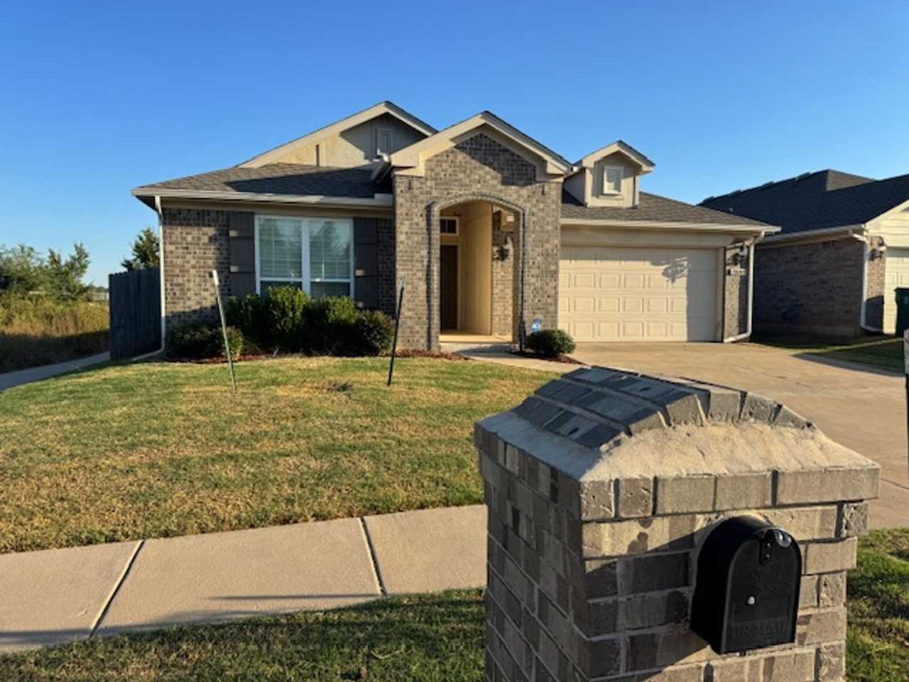 7000 Nw 155th Ter - Photo 2 of 27