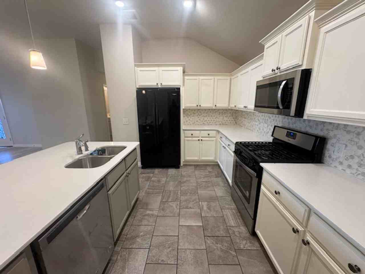 7000 Nw 155th Ter - Photo 4 of 27