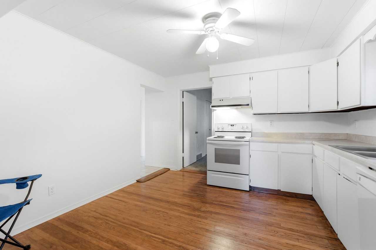 265 3rd Ave - Photo 4 of 21