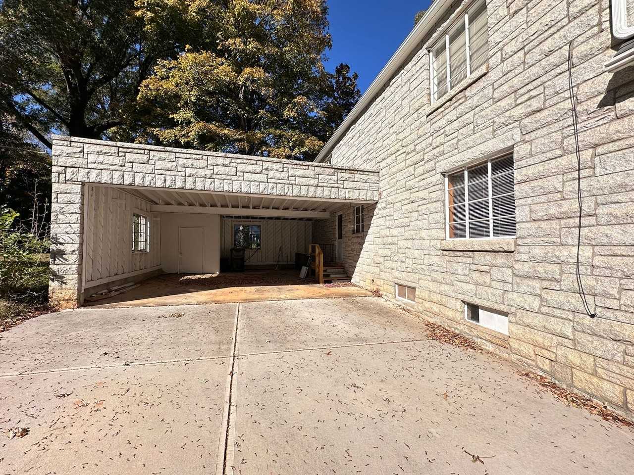 504 Parkview Drive - Photo 3 of 21