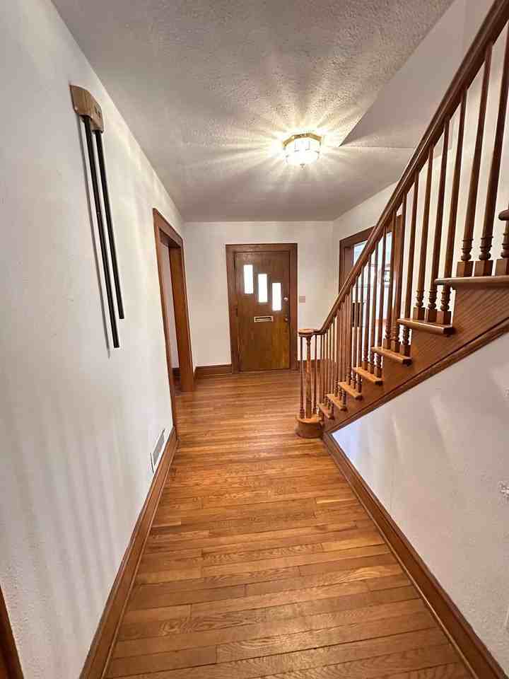 504 Parkview Drive - Photo 5 of 21