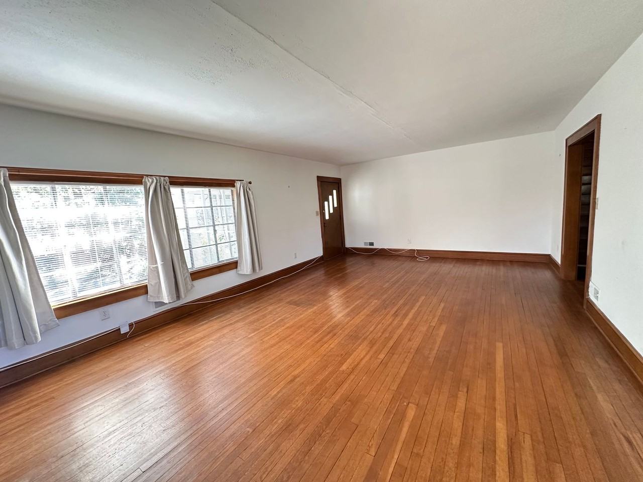 504 Parkview Drive - Photo 7 of 21