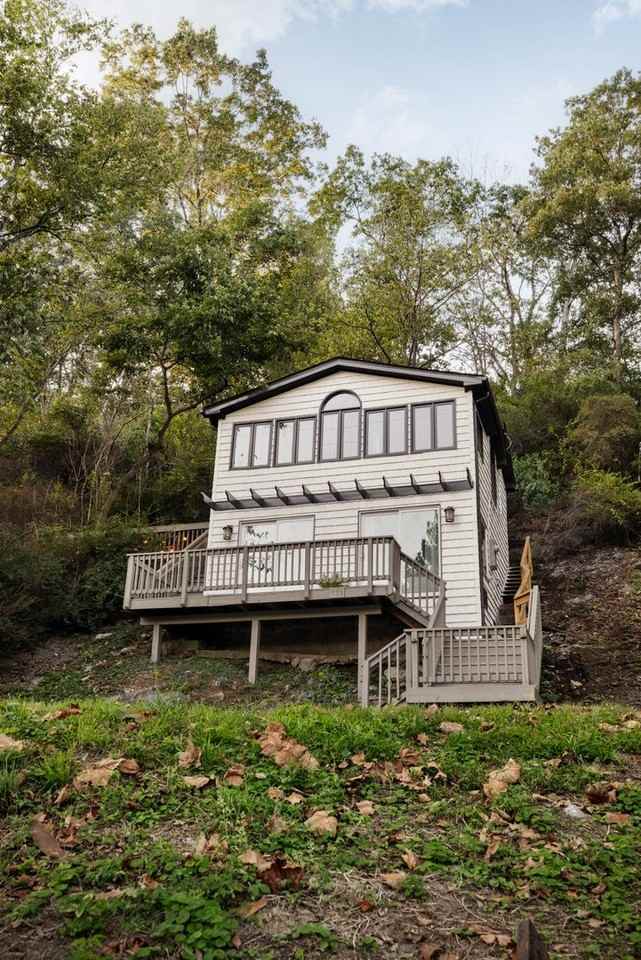 730 Bennys Beach Rd - Photo 2 of 45