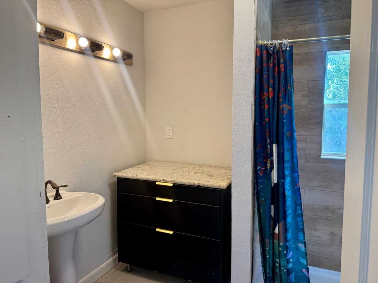 Robert E Lee - Photo 3 of 34