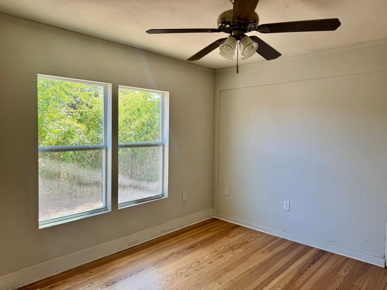 Robert E Lee - Photo 5 of 34