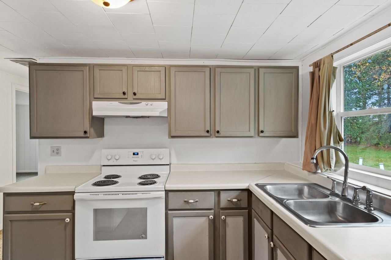 N16464 26th Ave - Photo 5 of 12