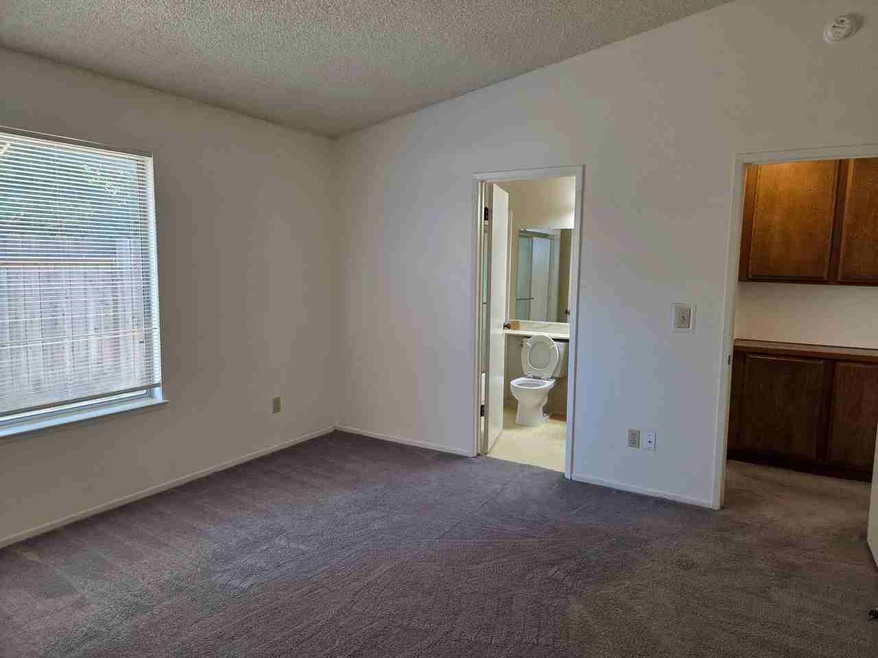 203 Catalpa Ln - Photo 6 of 25