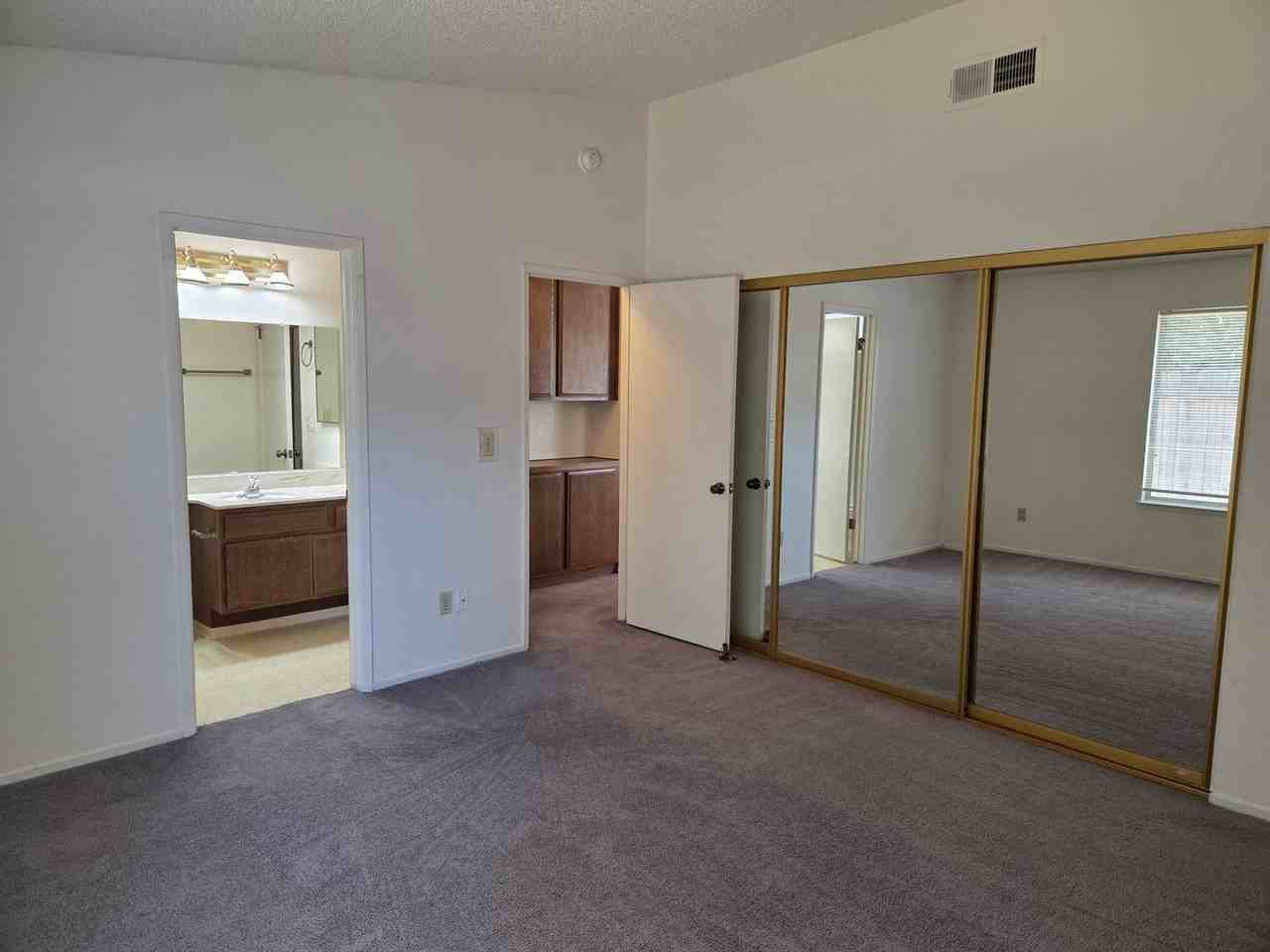 203 Catalpa Ln - Photo 7 of 25