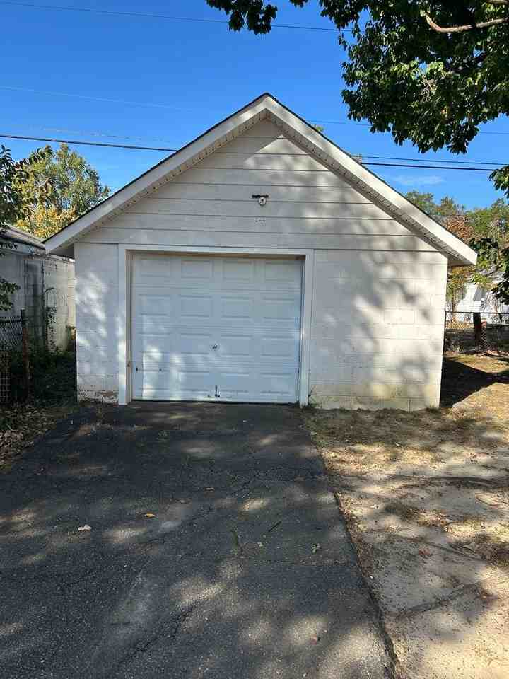 5 Nw 30th St - Photo 3 of 11