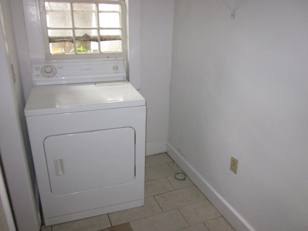 309 Nw 11th St - Photo 6 of 8