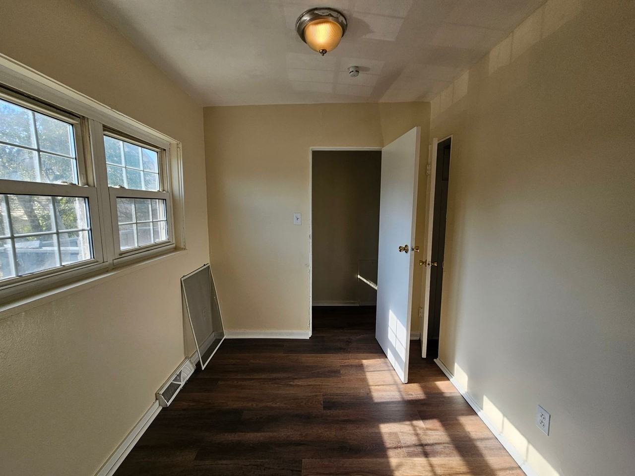 1521 Mutual St - Photo 5 of 12