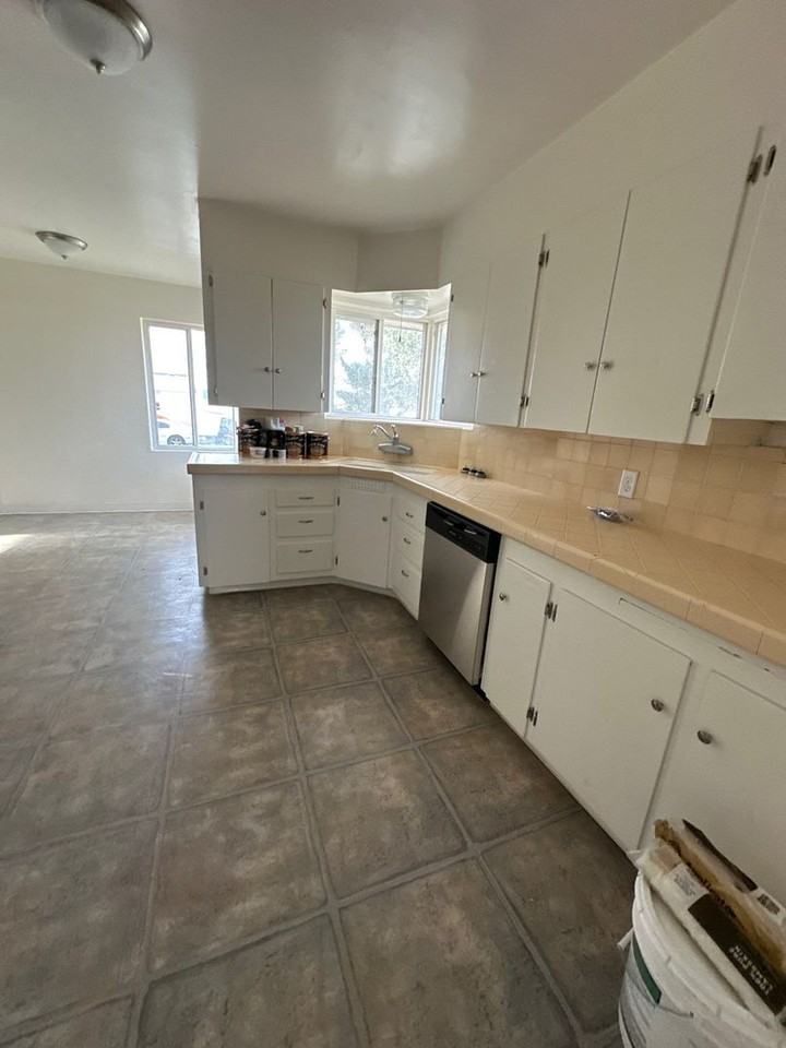 22622 Schaupp Rd - Photo 3 of 12