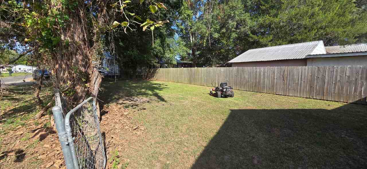 805 Saizan Ave - Photo 3 of 15
