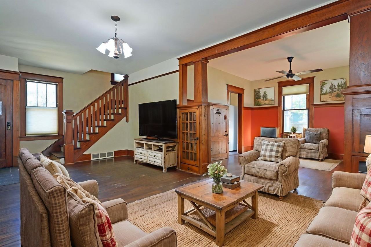 212 Spring St N - Photo 3 of 26