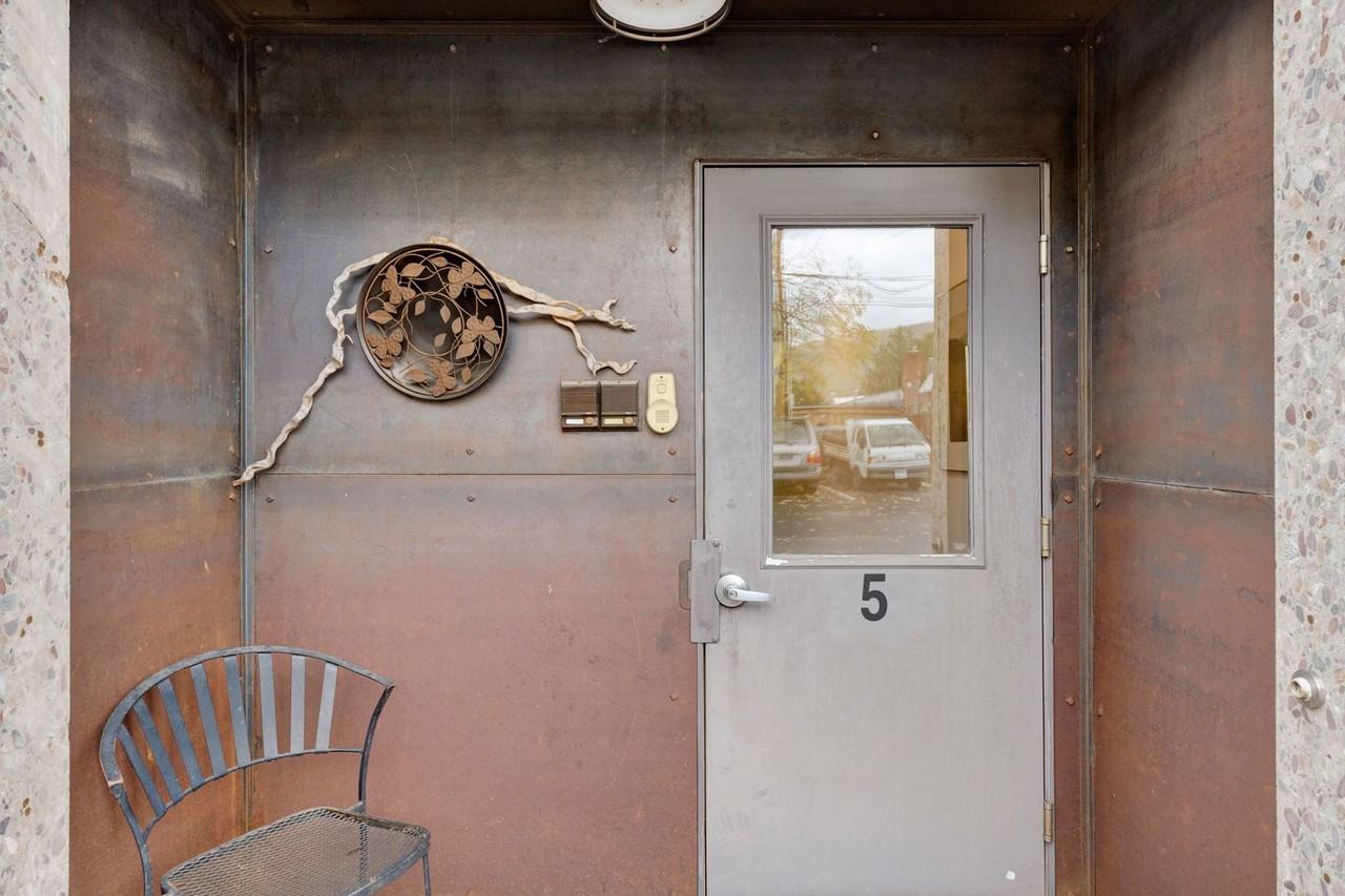 140 S 4th St W #5 - Photo 3 of 46