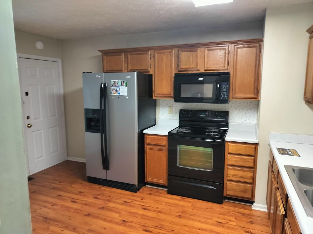 220 Fair Oaks Dr - Photo 3 of 17