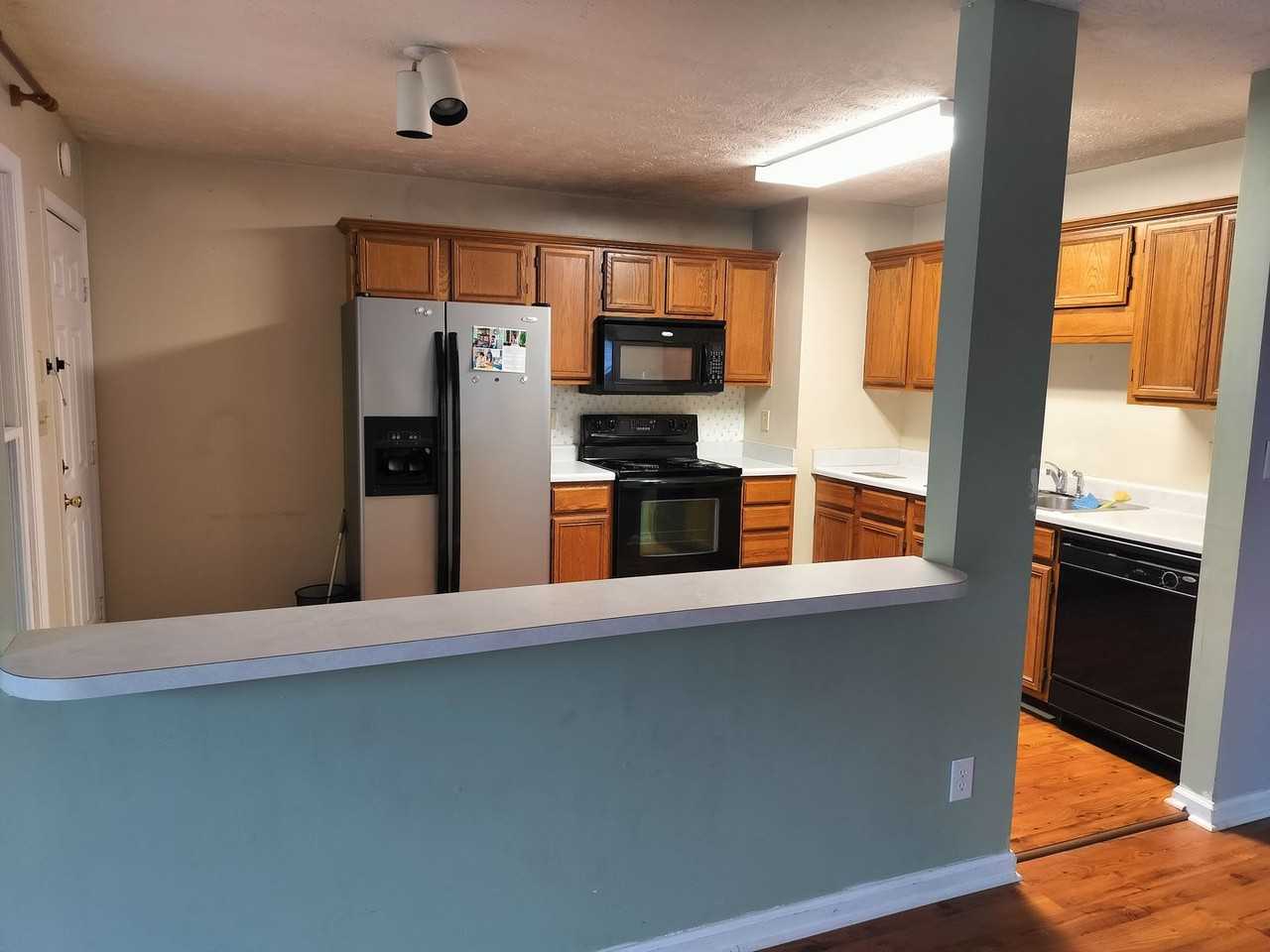 220 Fair Oaks Dr - Photo 4 of 17