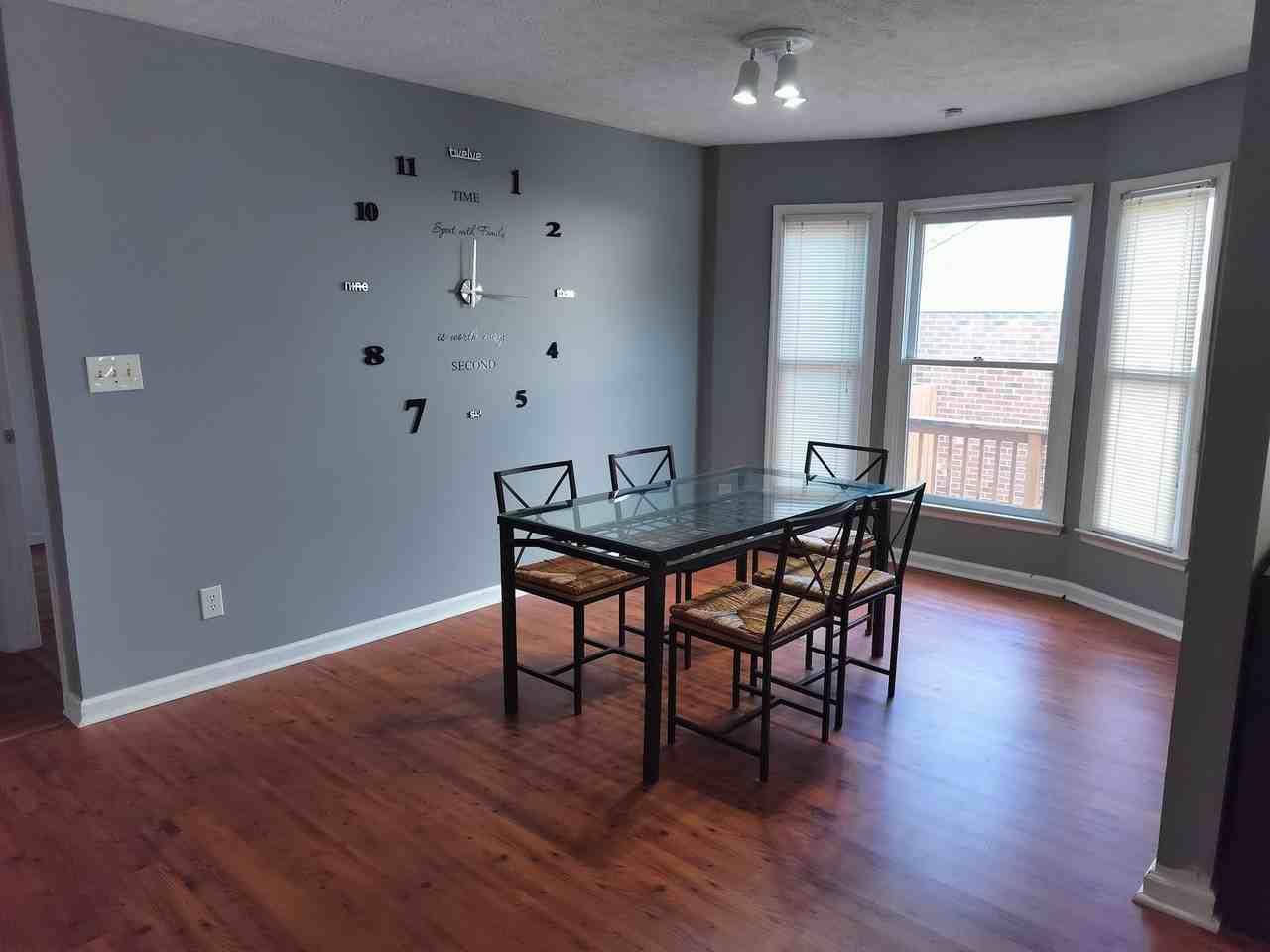 220 Fair Oaks Dr - Photo 5 of 17