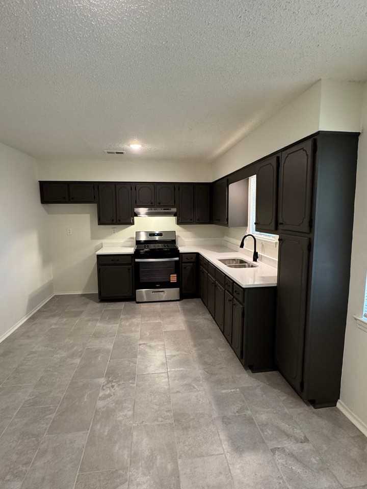 5937 Jackson Dr - Photo 4 of 17