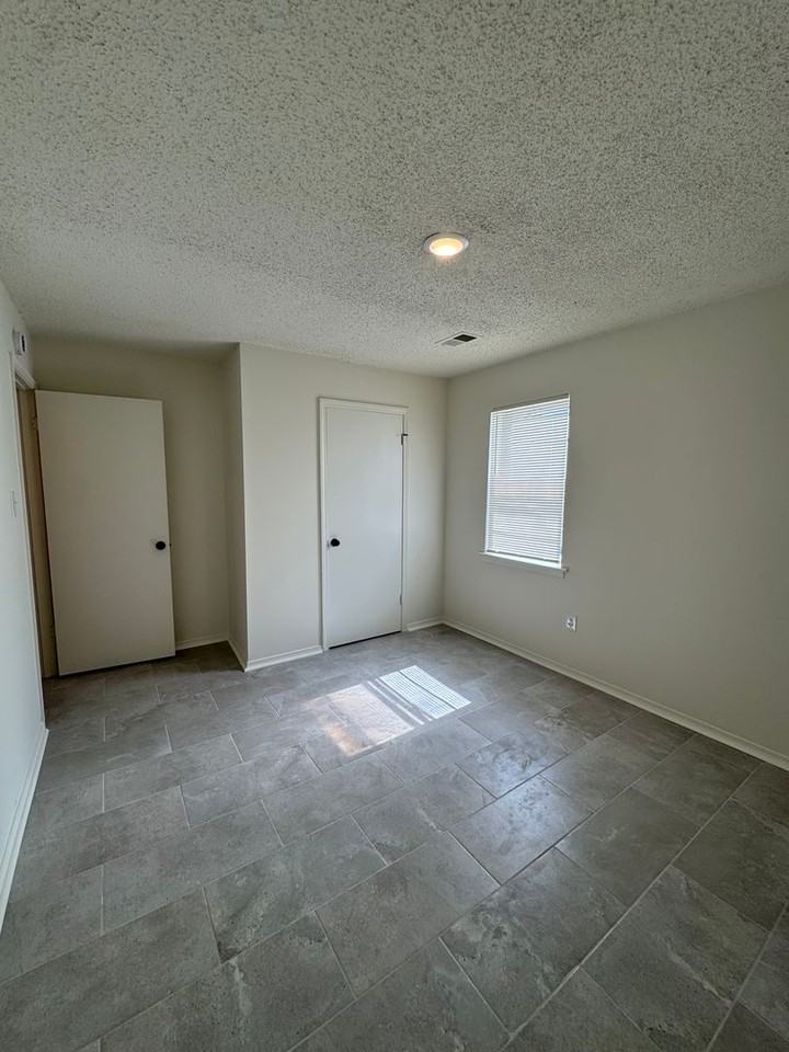 5937 Jackson Dr - Photo 5 of 17