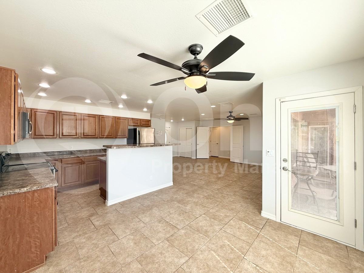 10545 W Buena Vista Dr - Photo 3 of 18