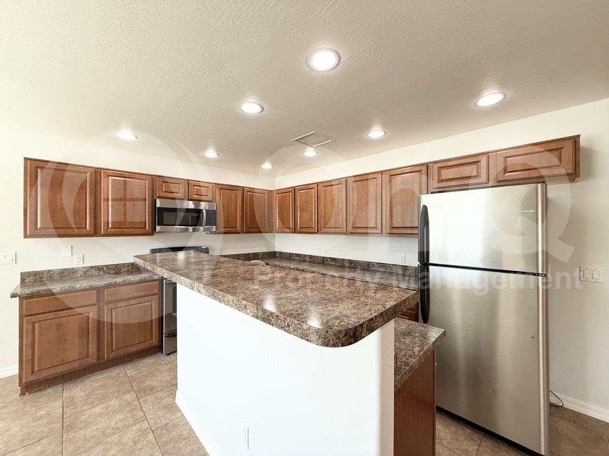 10545 W Buena Vista Dr - Photo 4 of 18