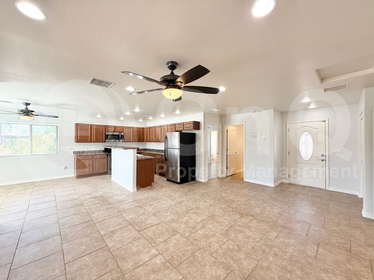 10545 W Buena Vista Dr - Photo 6 of 18