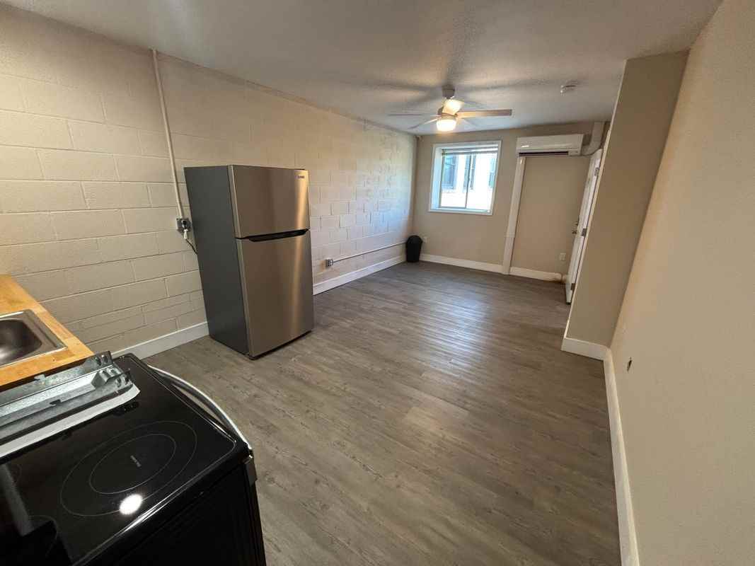 637 Washington St - Photo 2 of 6