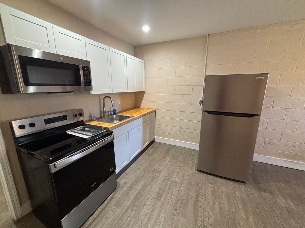 637 Washington St - Photo 3 of 6