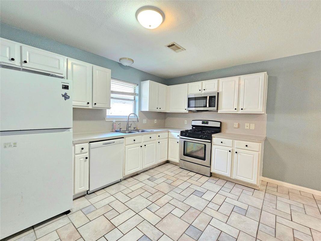 20170 Southern Colony Ct - Photo 3 of 3