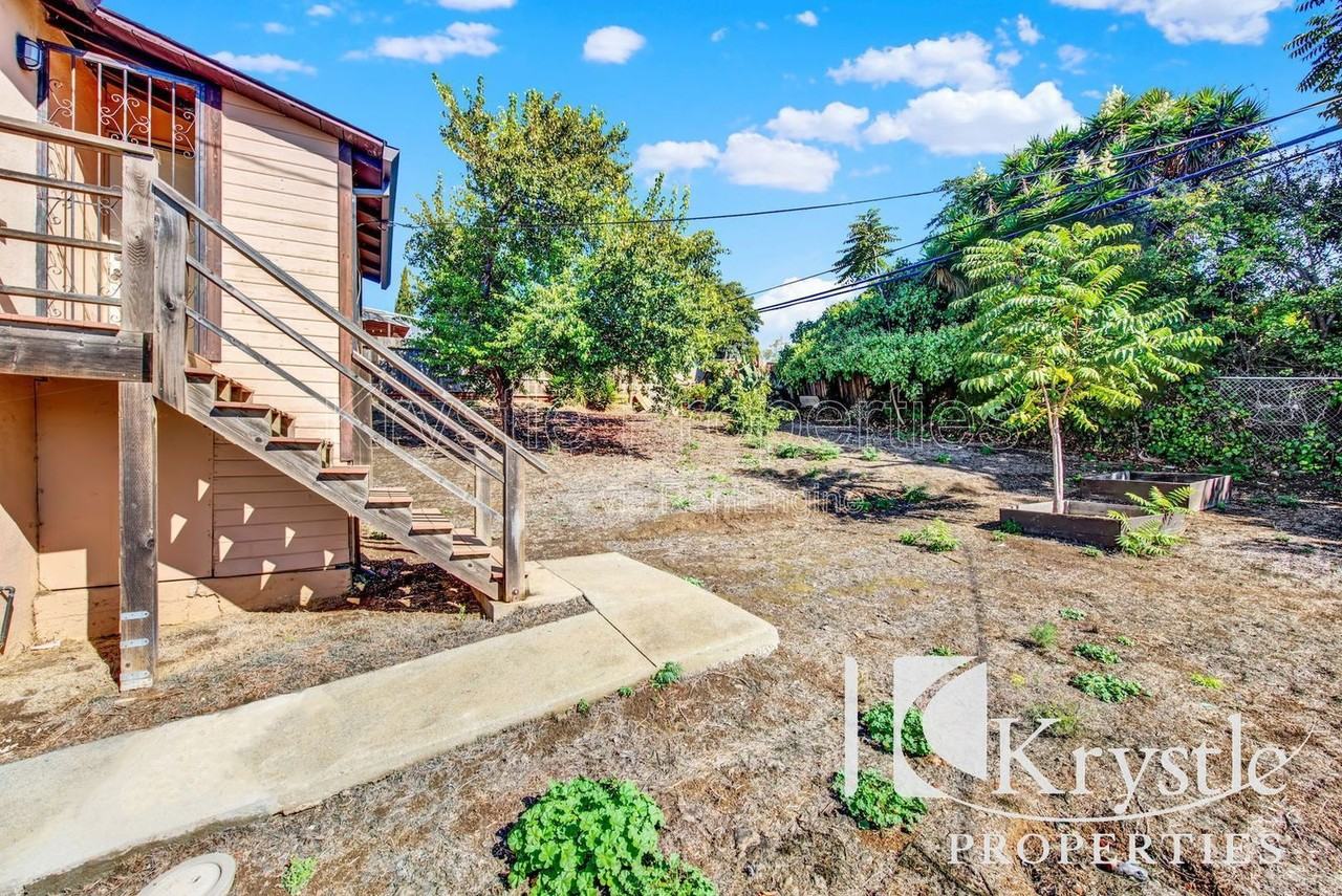 114 Hollywood Ave - Photo 5 of 28