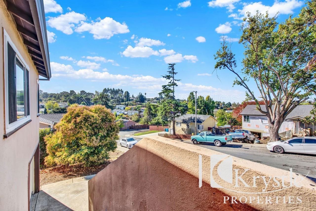 114 Hollywood Ave - Photo 7 of 28