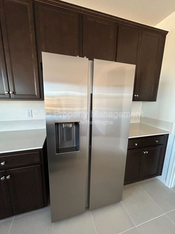 2254 S Sylmar Ave - Photo 3 of 20