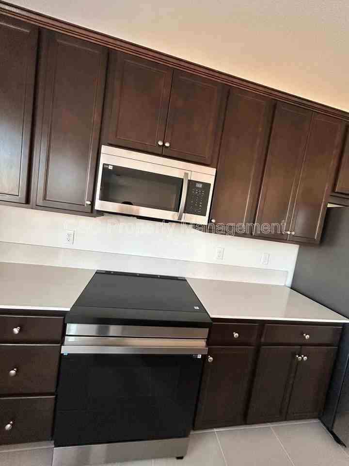 2254 S Sylmar Ave - Photo 4 of 20