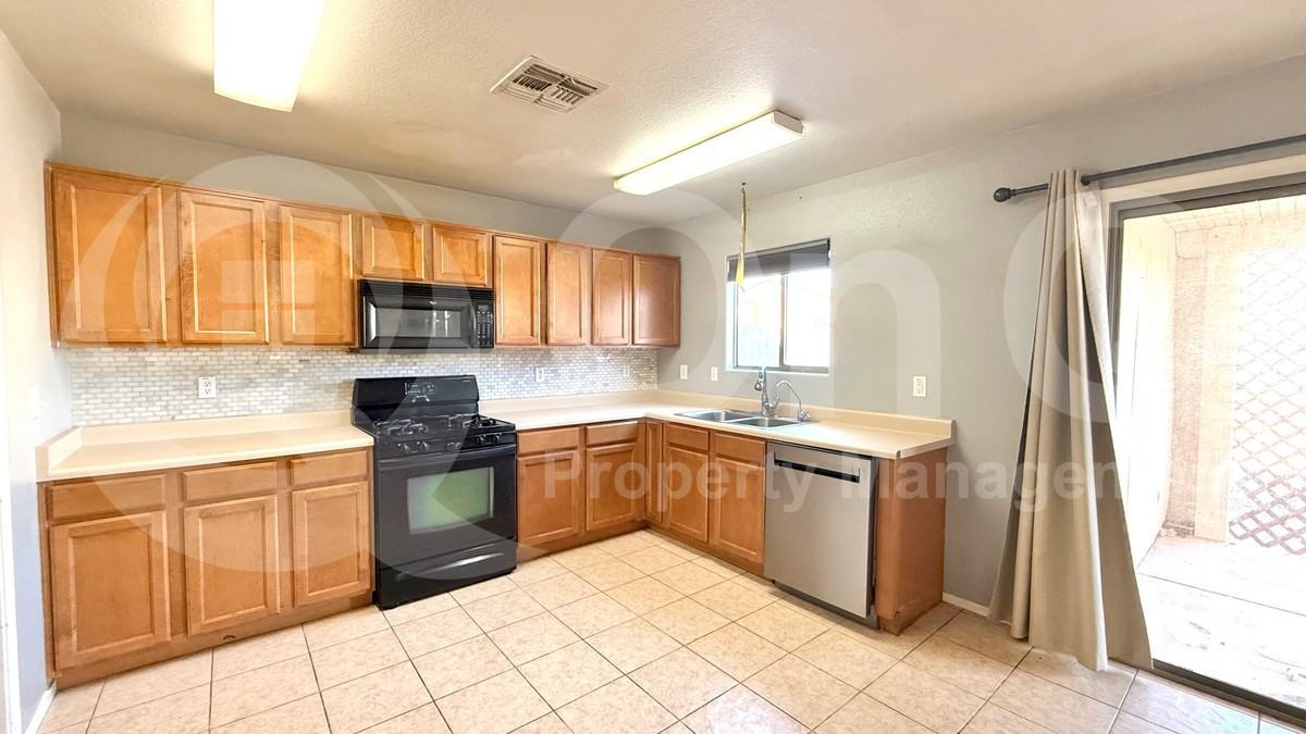 1678 E Silktassel Trl - Photo 5 of 26